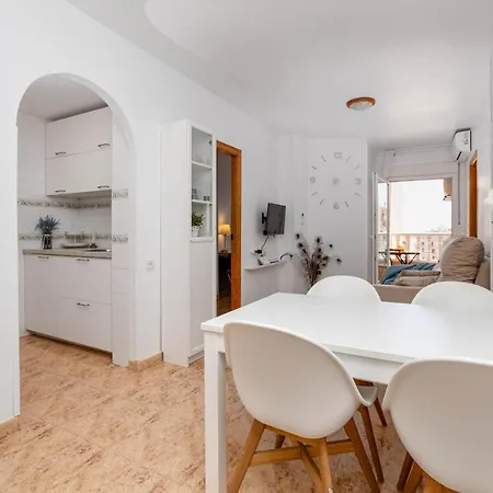 A Bright And Cozy Right Next To The Sea Apartment